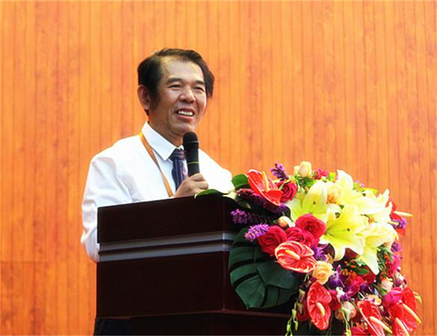 我做為爸媽在線的一個兒子,我愿為她的贏局無限而努力!