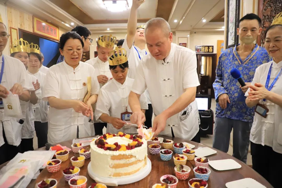 爸媽在線是咱的家——爸媽在線家人康養基地舉辦溫馨員工集體生日會 爸媽在線是咱的家——爸媽在線家人康養基地舉辦溫馨員工集體生日會